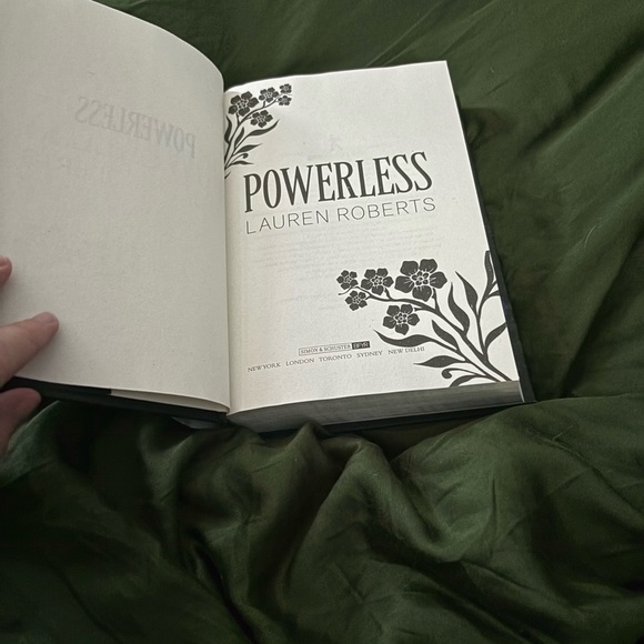 Powerless book - Picture 4 of 6